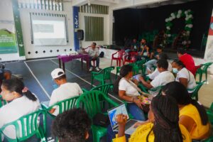 Foto de taller teórico-práctico enfocado en el uso de herramientas geoespaciales.